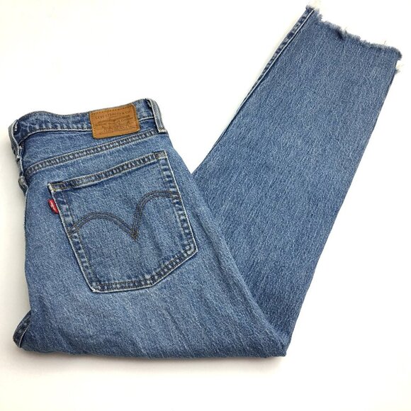 Levi's Wedgie Straight Leg Jeans Button Fly Frayed Hems Medium Wash size 29 x 26 - Picture 1 of 13